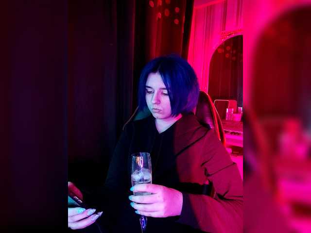 Eugenia-5's BongaCams show and profile