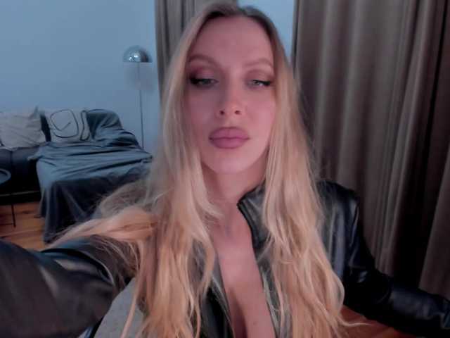 ToxicBlonde's BongaCams show and profile
