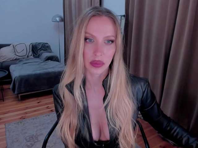 ToxicBlonde's BongaCams show and profile