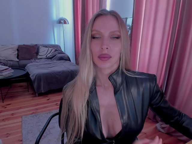ToxicBlonde's BongaCams show and profile