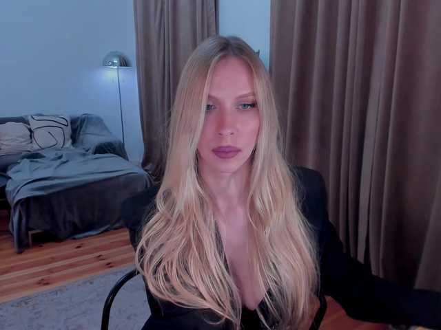 ToxicBlonde live cam