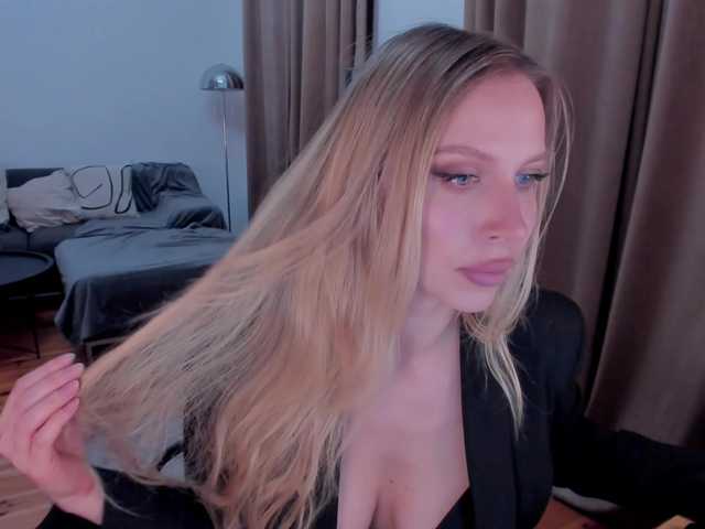 le modèle ToxicBlonde est en webcam porno dans un show sur le site bongacams, il possède les tags suivants: White/Caucasian,Blonde,Shaved