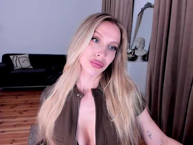  ToxicBlonde chat room