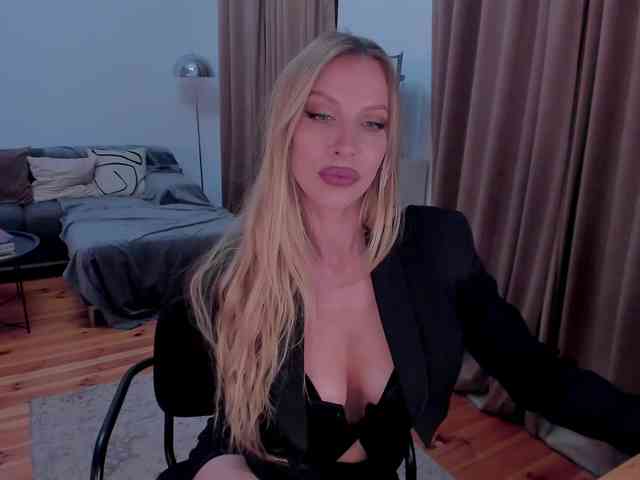 ToxicBlonde webcam