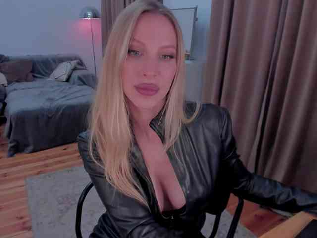 ToxicBlonde webcam