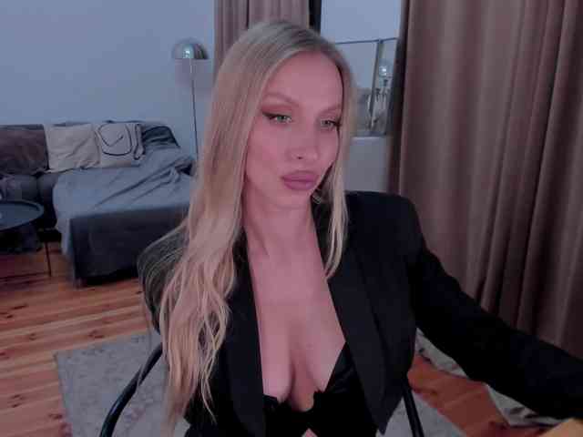 ToxicBlonde webcam