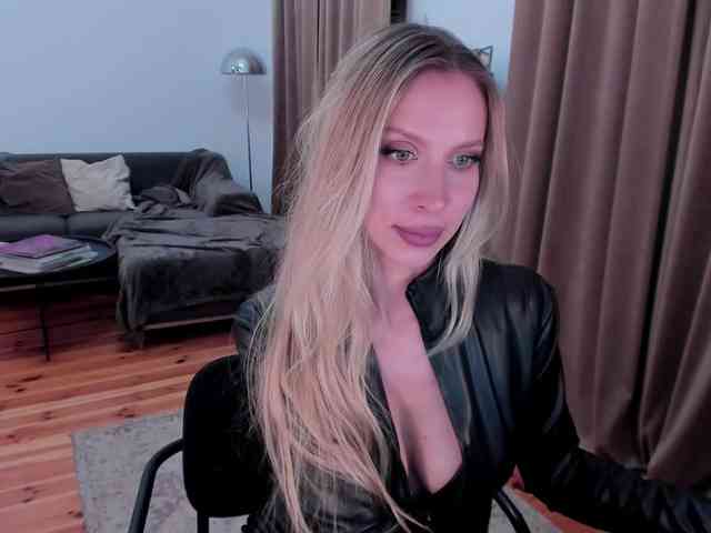 ToxicBlonde webcam
