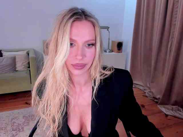 ToxicBlonde webcam