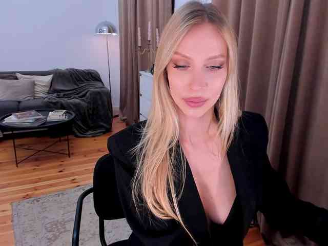ToxicBlonde webcam