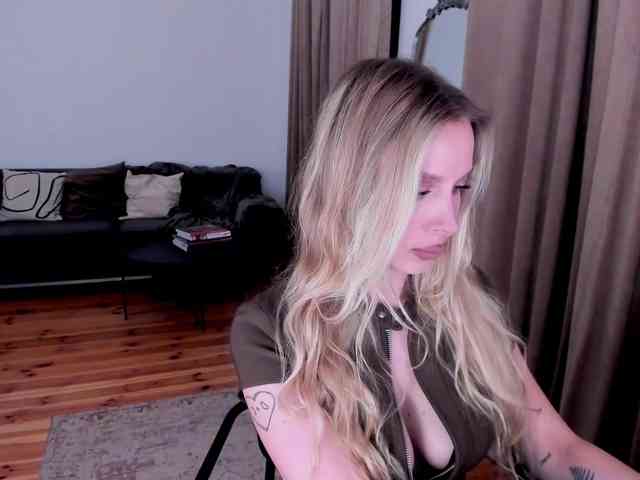 ToxicBlonde webcam