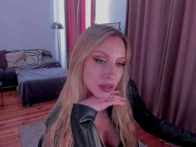 ToxicBlonde webcam
