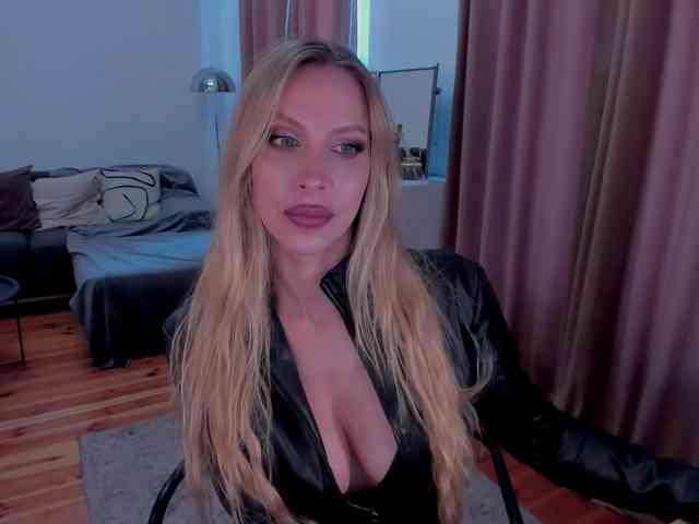 ToxicBlonde webcam