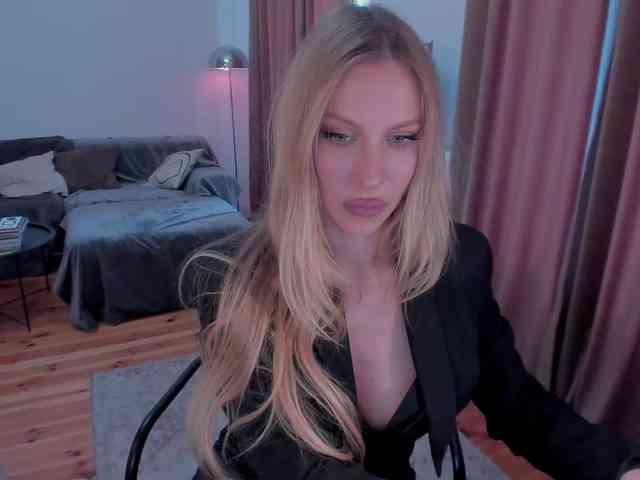 ToxicBlonde webcam