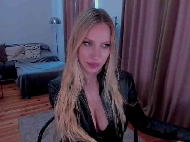 ToxicBlonde webcam