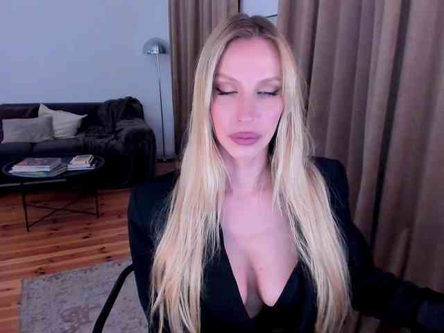 ToxicBlonde webcam