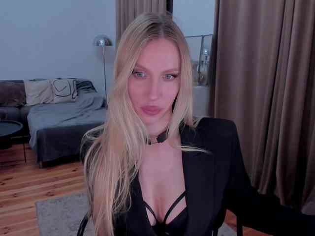 ToxicBlonde webcam