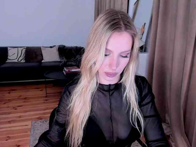 ToxicBlonde webcam