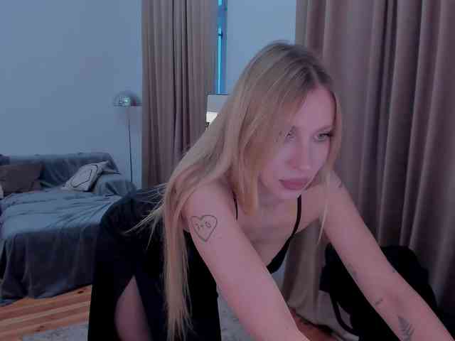 ToxicBlonde webcam