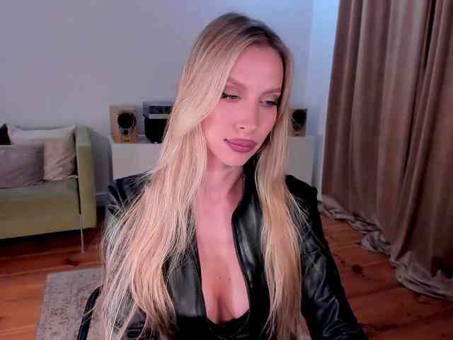 ToxicBlonde webcam