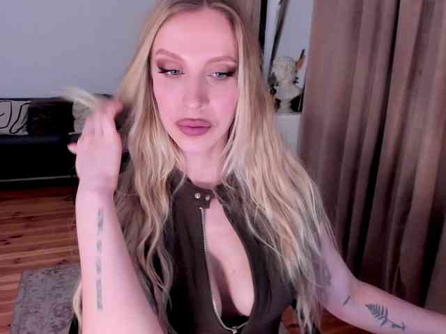 ToxicBlonde webcam