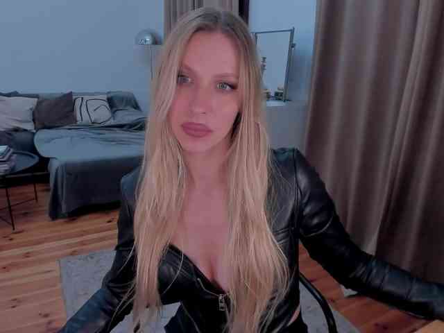 ToxicBlonde webcam