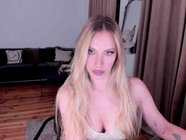 webcam striptease ToxicBlonde