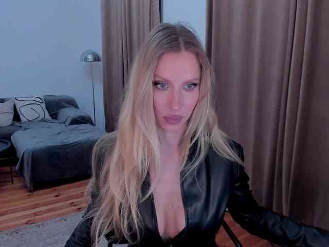 ToxicBlonde webcam