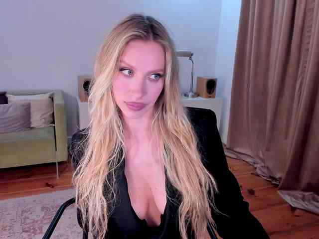 ToxicBlonde webcam