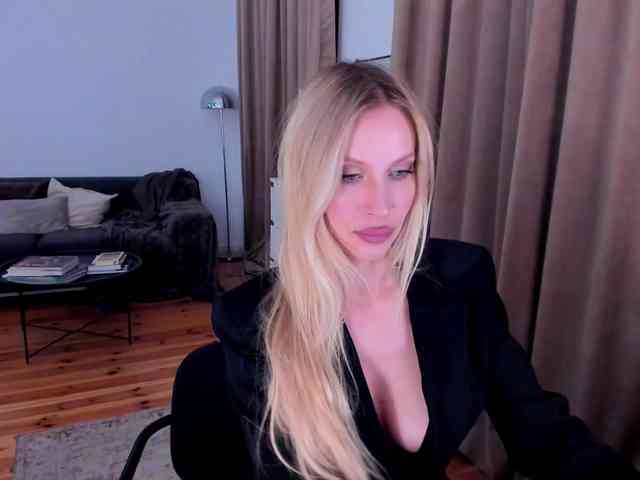 ToxicBlonde webcam