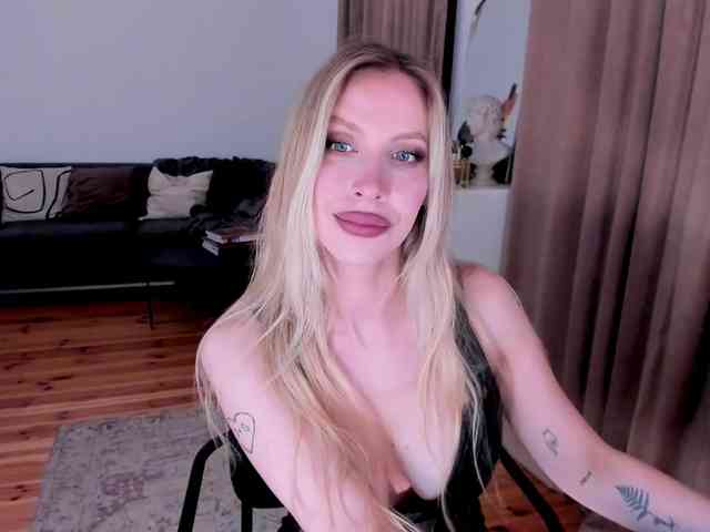 ToxicBlonde webcam