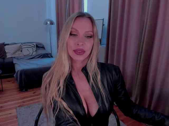ToxicBlonde webcam