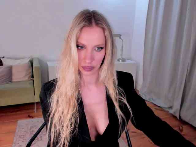 ToxicBlonde webcam