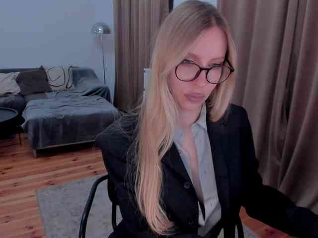 ToxicBlonde webcam