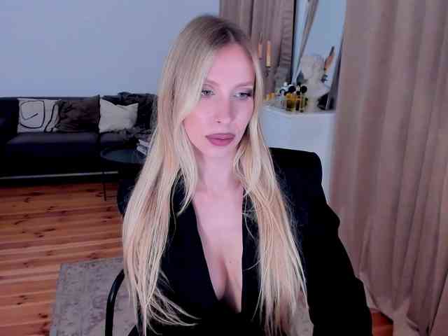 ToxicBlonde webcam