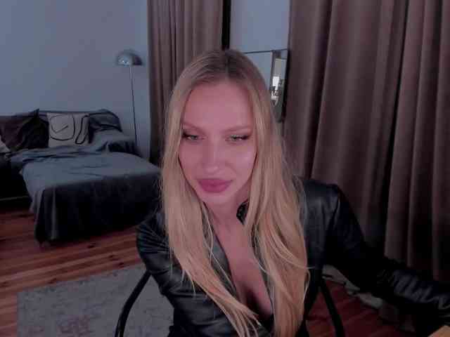 ToxicBlonde webcam