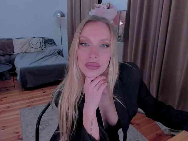ToxicBlonde webcam