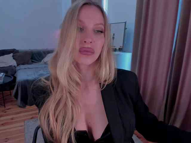 ToxicBlonde webcam
