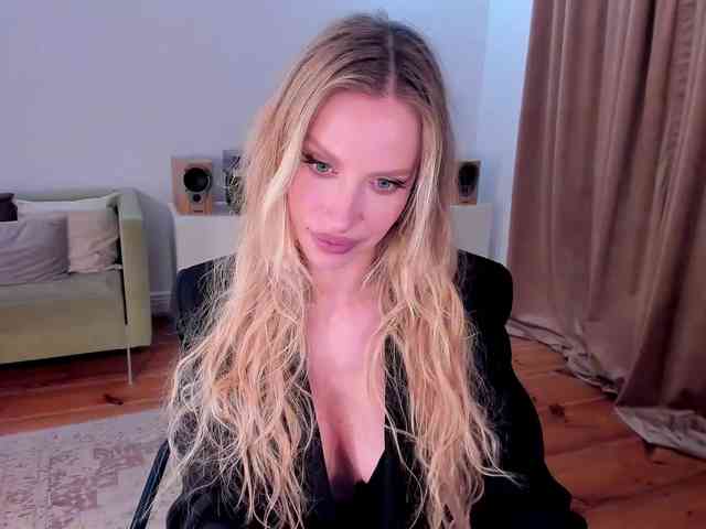 ToxicBlonde webcam