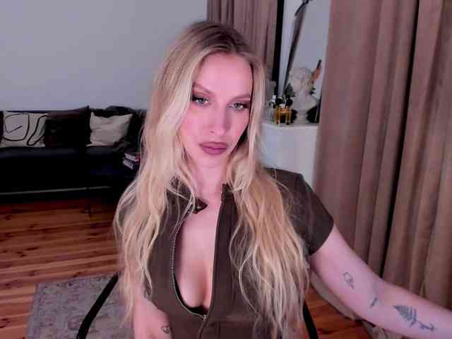 ToxicBlonde webcam