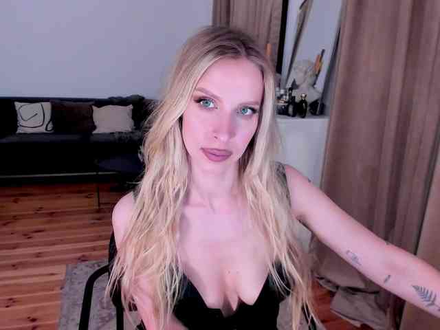 ToxicBlonde webcam