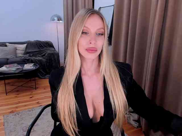 ToxicBlonde webcam