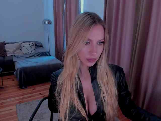 ToxicBlonde webcam
