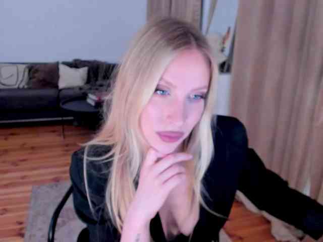 ToxicBlonde webcam