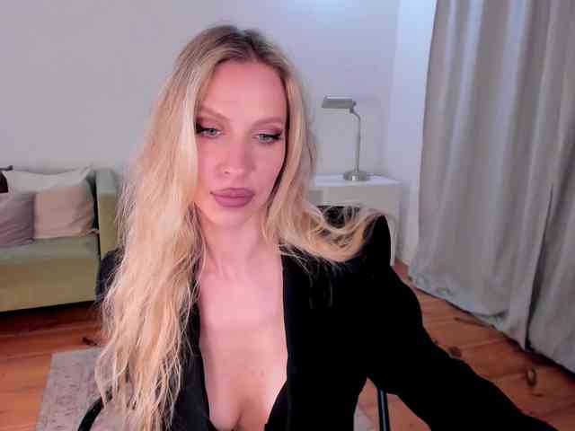 ToxicBlonde webcam