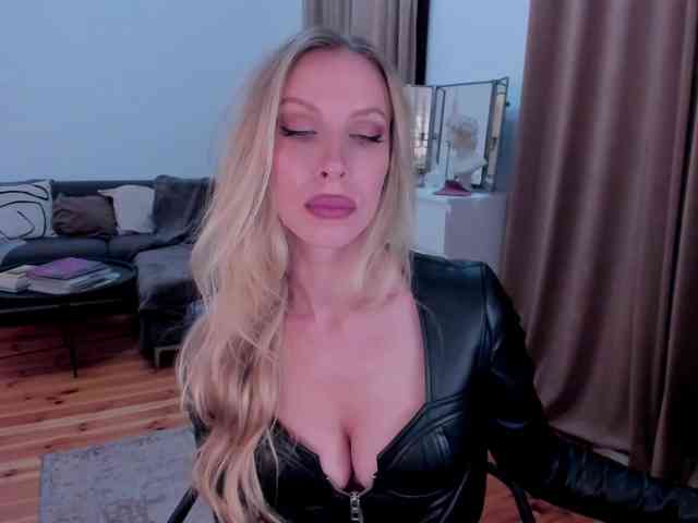 ToxicBlonde bongacams