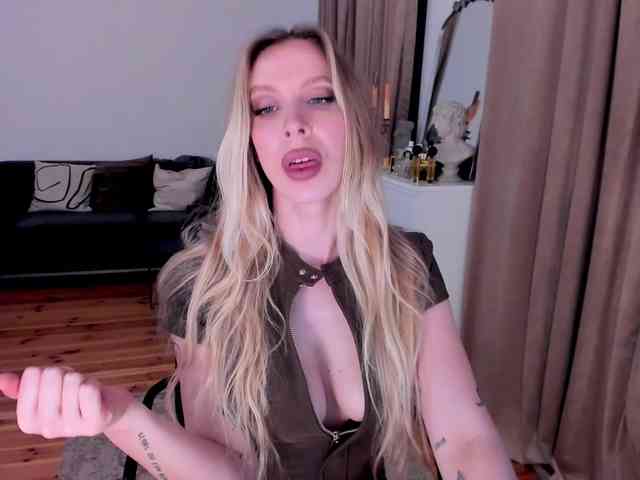 ToxicBlonde webcam
