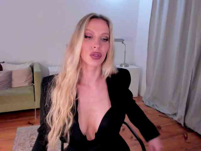 ToxicBlonde webcam