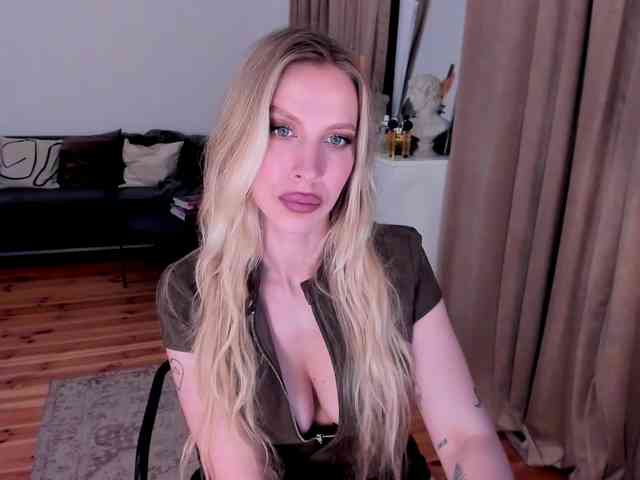 ToxicBlonde webcam