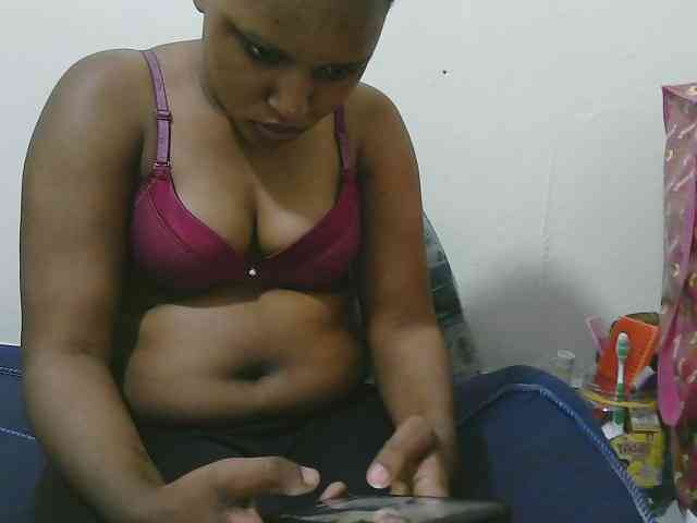 lovelypussy1 webcam