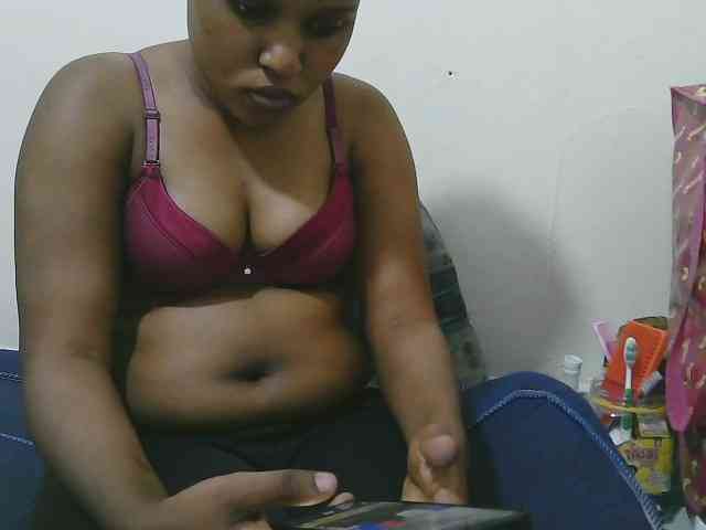 lovelypussy1 webcam